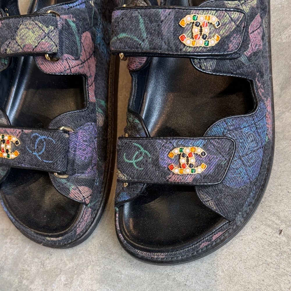 CHANEL Dark Sandals with Colorful Details - Picture 3 of 6